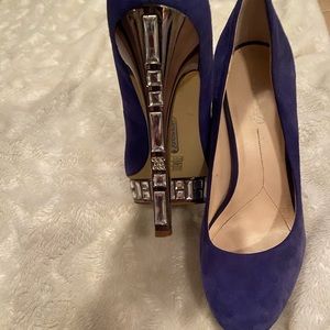 Boutique9 size nine blue suede crystal pumps